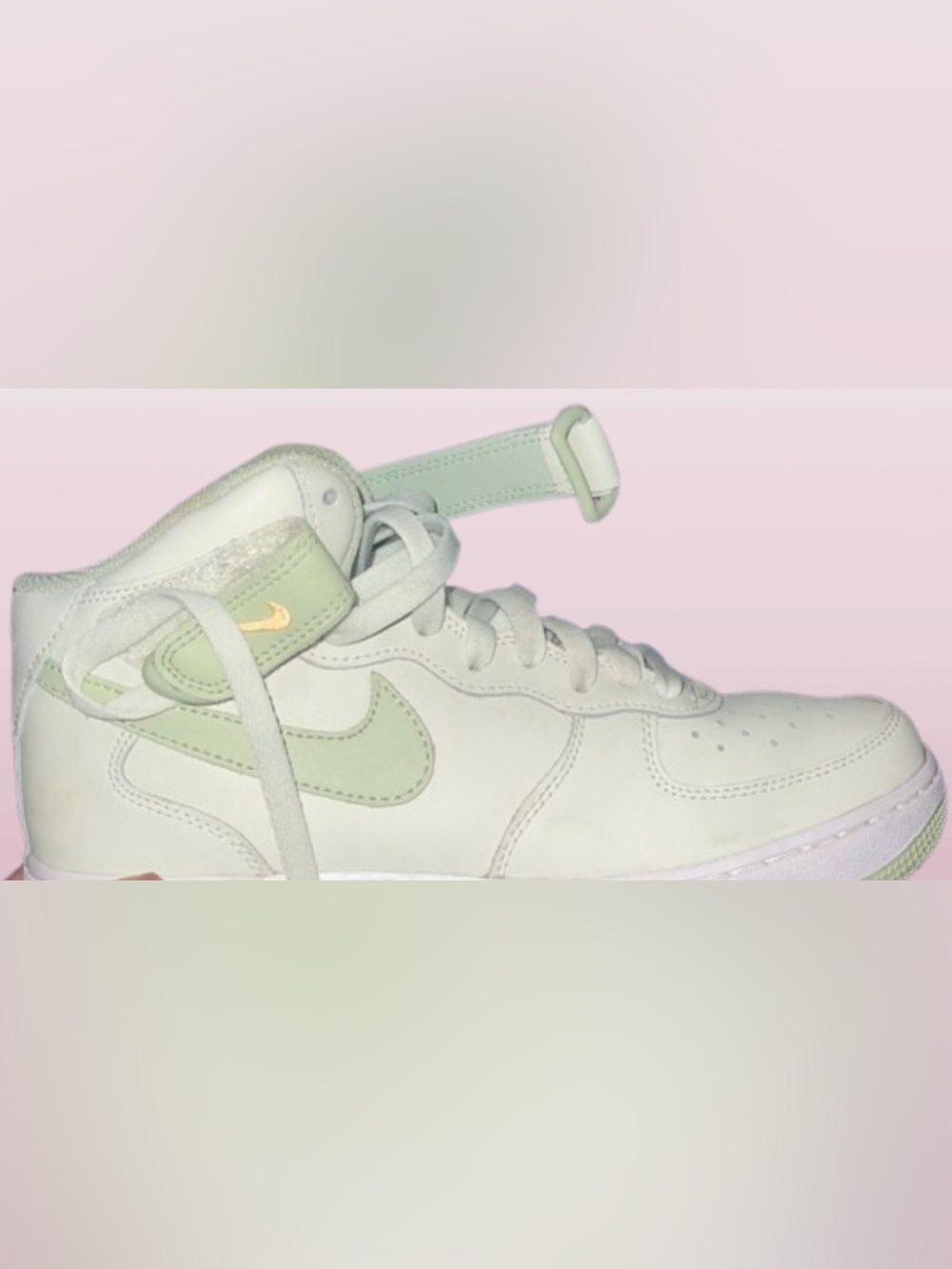 Nike Kids High-Top Sneakers in Mint Green White. BIG BOYS 6.5Y ladies size 8/8.5
